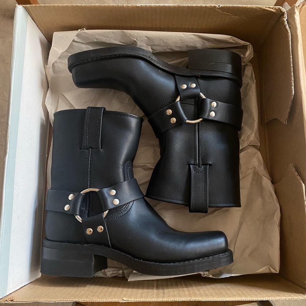 BRAND NEW IN BOX Harness 8R Frye Boots